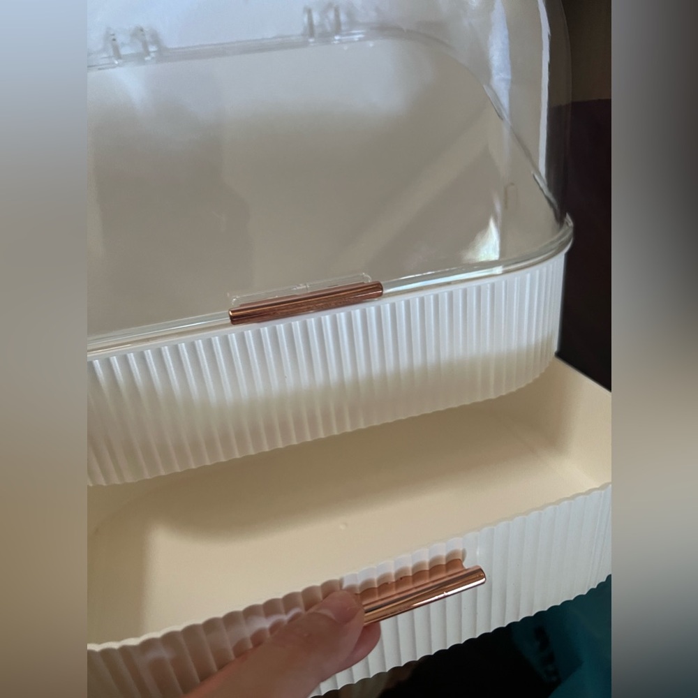 Makeup Organizer with Dustproof Lid, Drawer, and Handle - Perfect for Storing - Picture 2 of 4